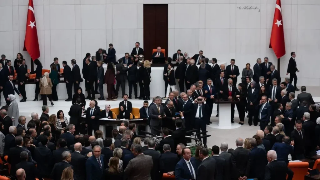 Gündem son dakika 2025: Öne çıkan haberler ve yorumlar